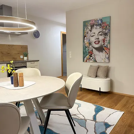 Three - Premium Seekirchen, Modern, Zentral Gelegen *