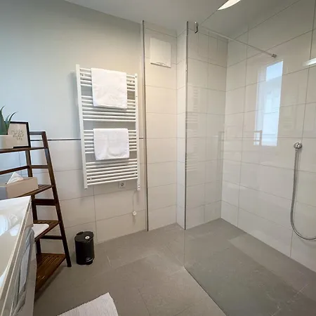 Three - Premium Seekirchen, Modern, Zentral Gelegen Apartment *