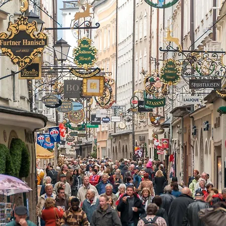 Three - Premium Seekirchen, Modern, Zentral Gelegen Apartment